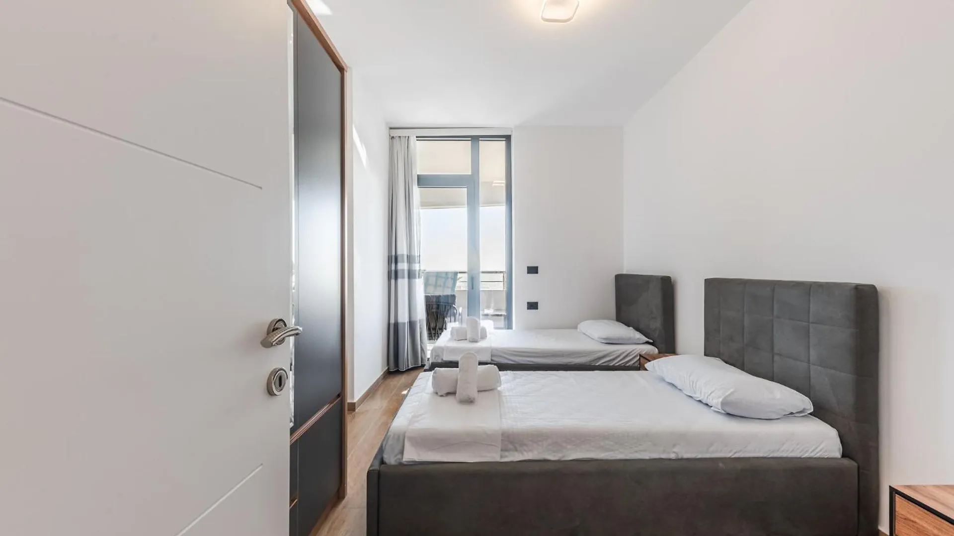 Hill Side Suite By Ps Dıraç 0*,  Arnavutluk